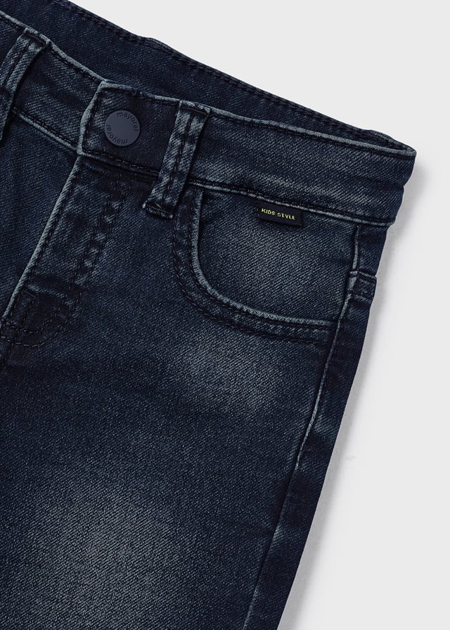 Παντελόνι τζιν slim fit από βαμβάκι BCI σε μπλε σκούρο χρώμα mini αγόρι Mayoral Mini (2-9Y)